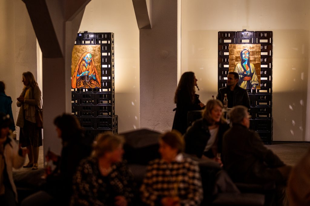 Kunstausstellung von Eveline van de Griend im KOMPLEX45, unterstützt durch cratedesign®